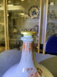 A Dutch-decorated Kakiemon-style Japanese Arita apothecary flask, Edo, 17/18th C.